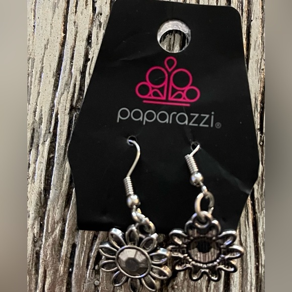 Paparazzi sunflower earrings - Picture 1 of 2